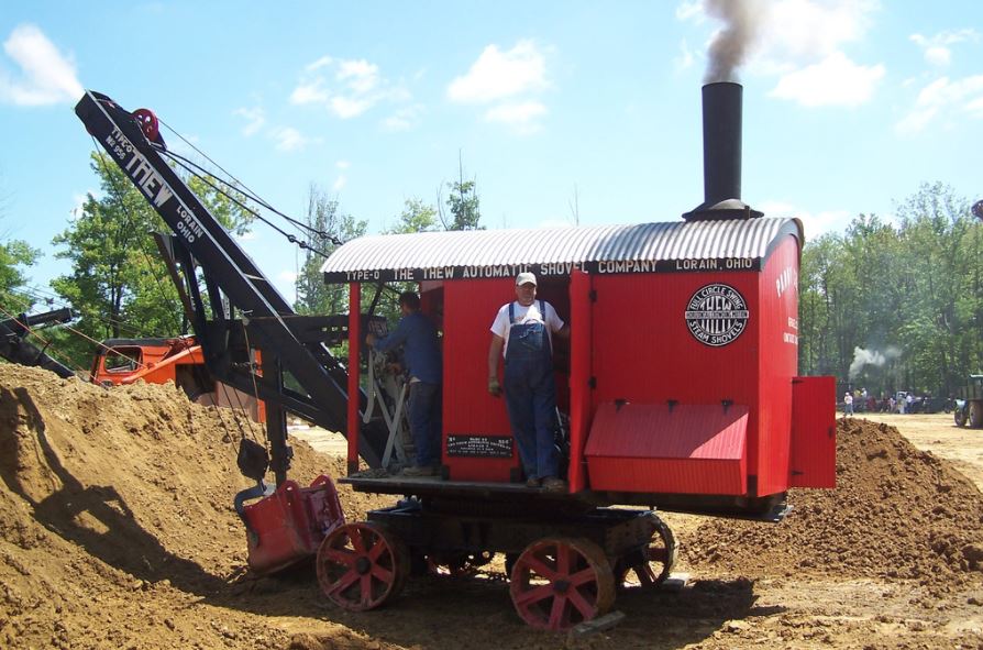 A restored Thew steam shovel operates at the National Pike show in Brownsville, PA.