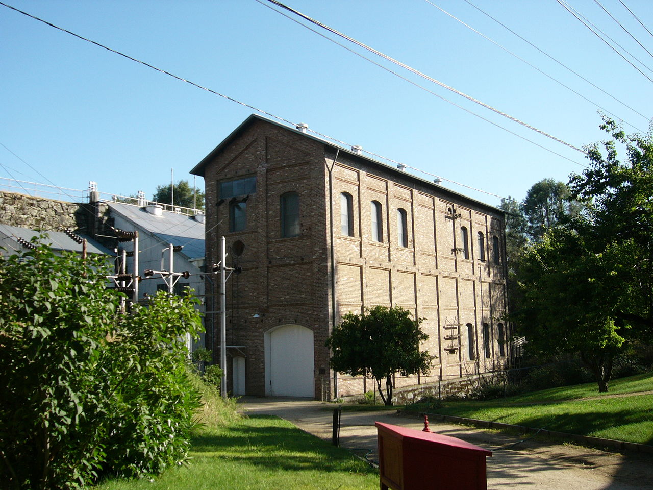 Folsom Powerhouse on the American River, at Folsom Powerhouse State Historic Park, California, USA