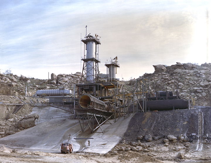 Rocketdyne's_test_stand_for_testing_the_J-2_engine_in_Santa_Susana_Mountains